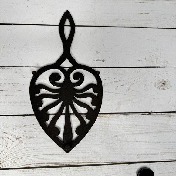 Vintage Cast Iron Trivet Heart Design Footed Kitchen Decor 10" Plant Pot - Picture 2 of 4